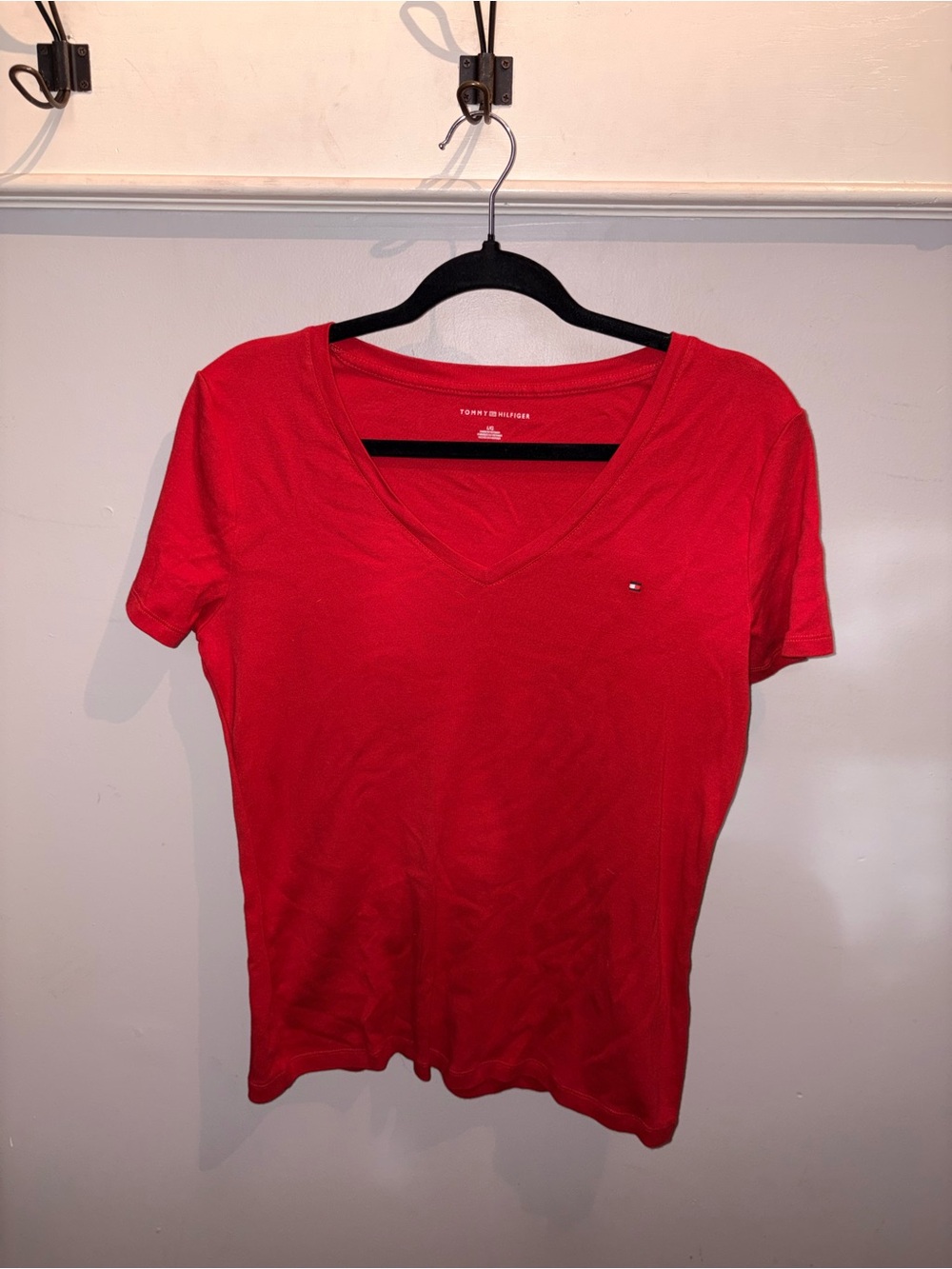 Tommy Hilfiger Women's Bright Red V-Neck Short Sleeve Tee